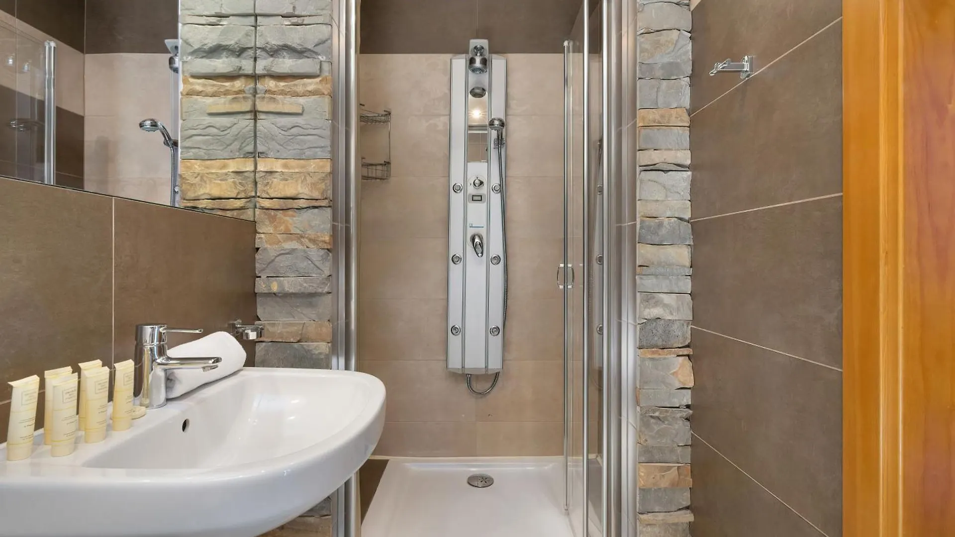 Przestronne Apartamenty W Zakopanem Z Trzema Sypialniami I Parkingiem By Noclegi Renters 0*, Zakopane