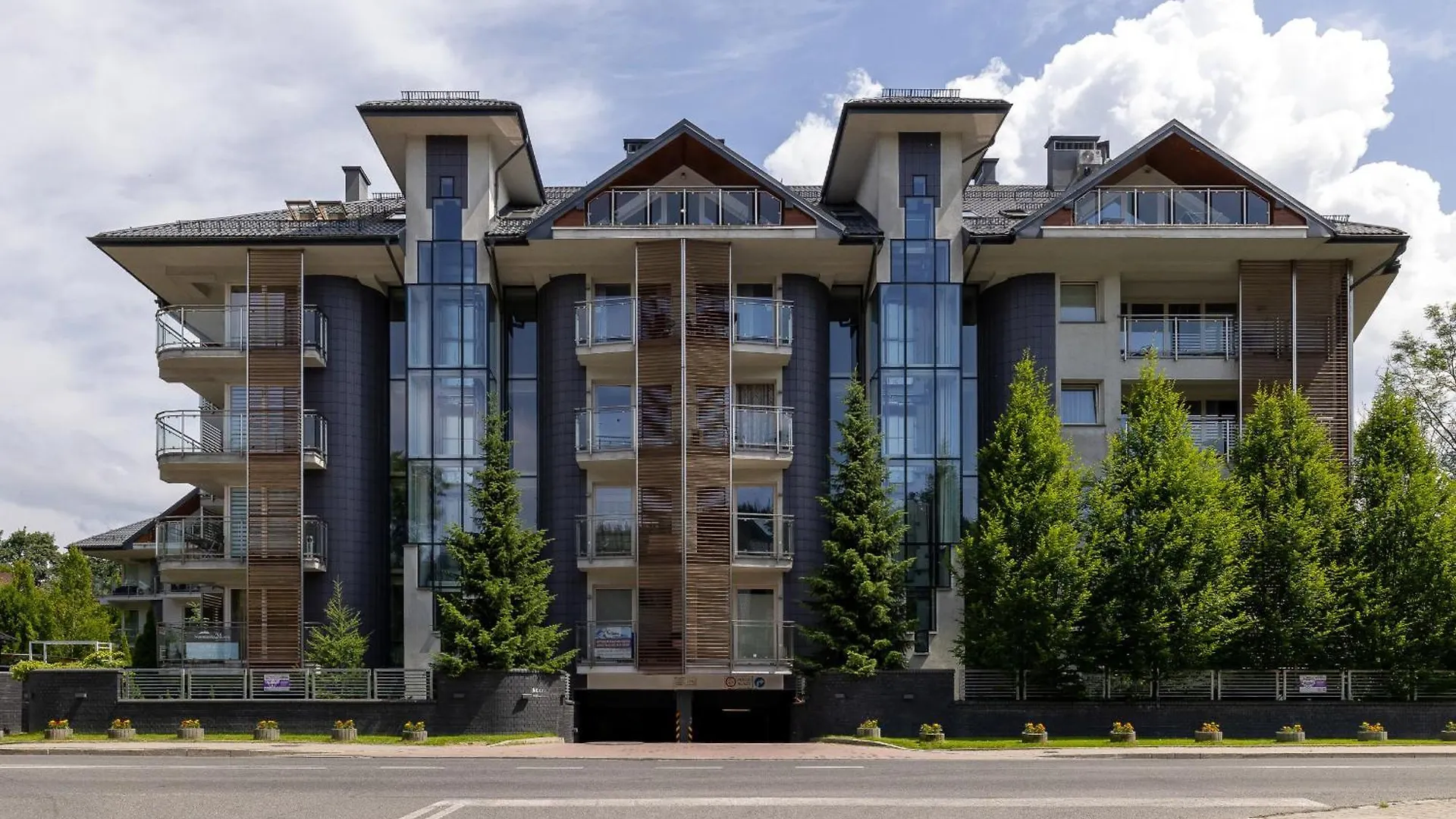 Przestronne Apartamenty W Zakopanem Z Trzema Sypialniami I Parkingiem By Noclegi Renters 0*, Zakopane Polska