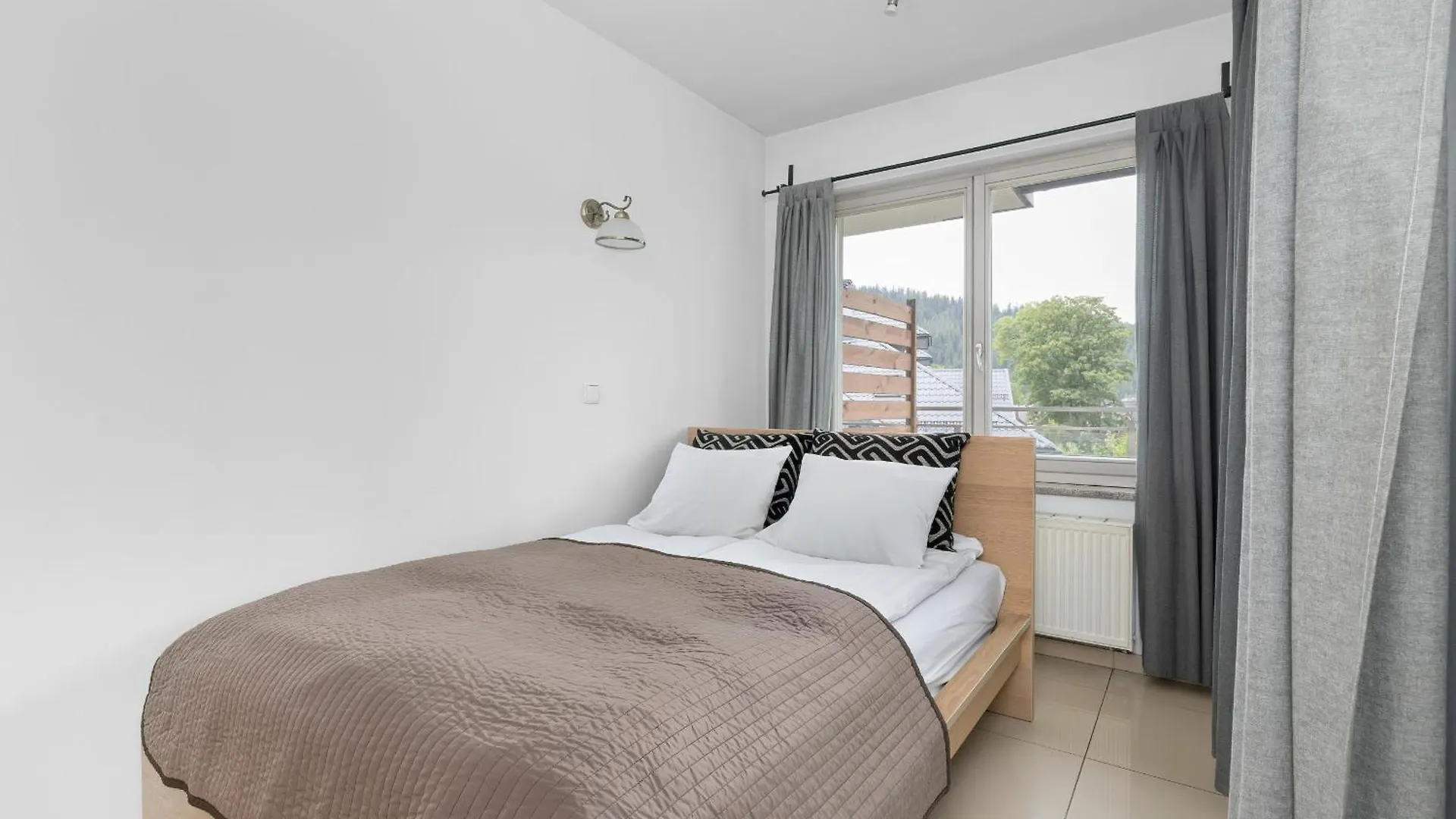 Przestronne Apartamenty W Zakopanem Z Trzema Sypialniami I Parkingiem By Noclegi Renters  Zakopane